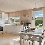 4 Bedroom Lovely In Дом отдыха