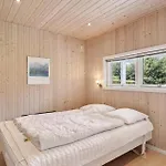 Дом отдыха 4 Bedroom Lovely In