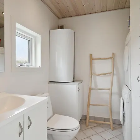 4 Bedroom Lovely In Nordenbro Vesteregn