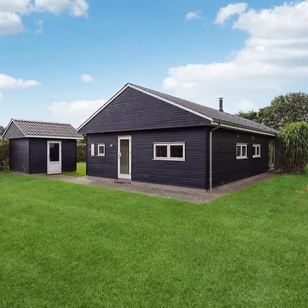 4 Bedroom Lovely In Dom wakacyjny