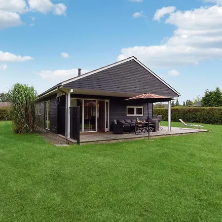 4 Bedroom Lovely In Dom wakacyjny *