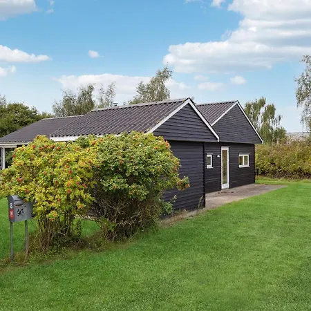 4 Bedroom Lovely In Nordenbro Vesteregn