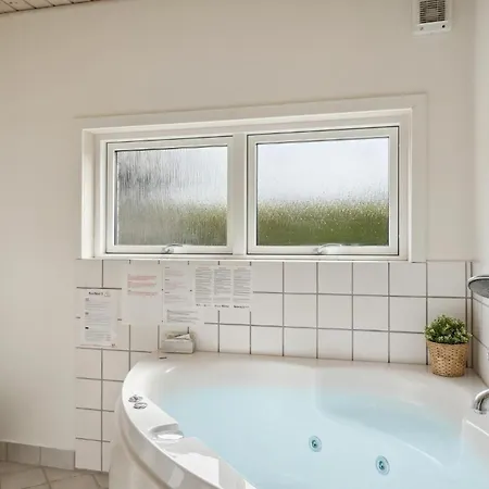 Dom wakacyjny 4 Bedroom Lovely In *