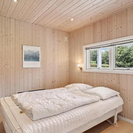 Feriehus 4 Bedroom Lovely In
