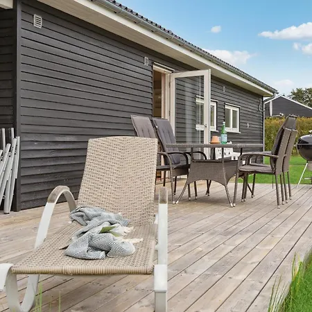 4 Bedroom Lovely In Nordenbro Vesteregn