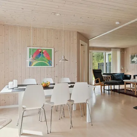 Dom wakacyjny 4 Bedroom Lovely In Nordenbro Vesteregn