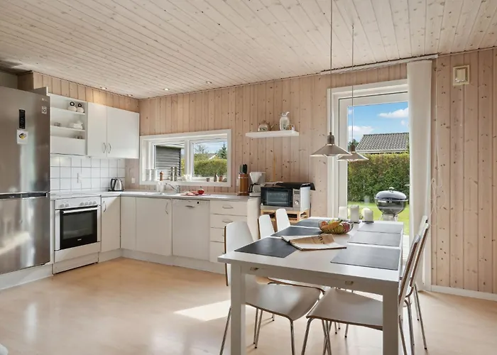 4 Bedroom Lovely In Holiday home