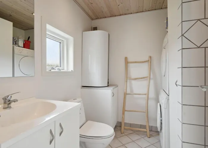 4 Bedroom Lovely In Humble