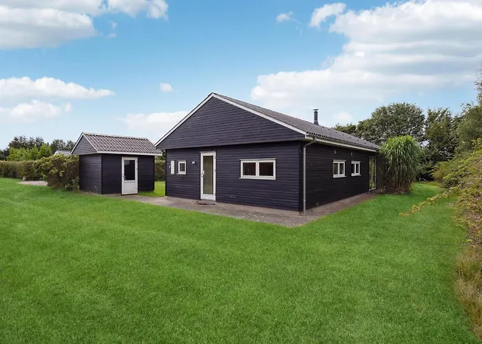 4 Bedroom Lovely In Holiday home