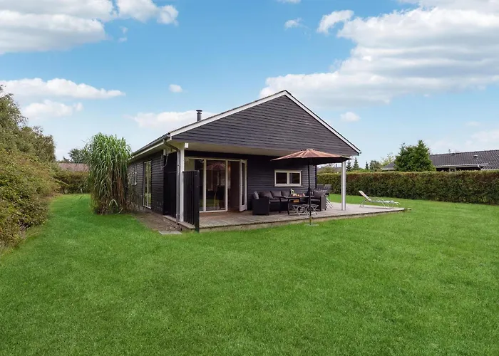 4 Bedroom Lovely In Holiday home *