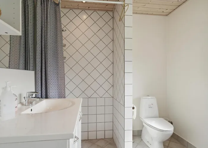 Holiday home 4 Bedroom Lovely In Humble