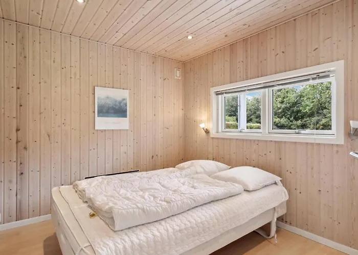 Holiday home 4 Bedroom Lovely In