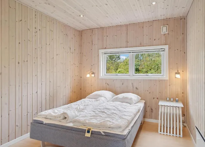 4 Bedroom Lovely In Holiday home *