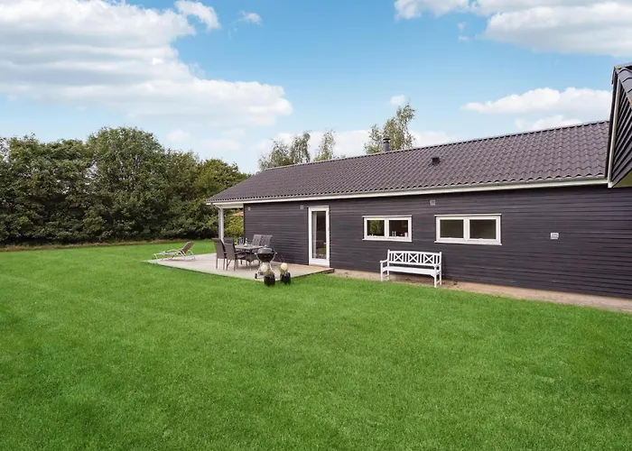 4 Bedroom Lovely In Holiday home *